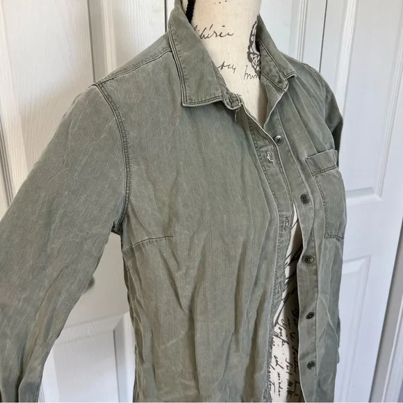 Old Navy Green Khaki Style Button Down Top - Sz Medium - Picture 2 of 3